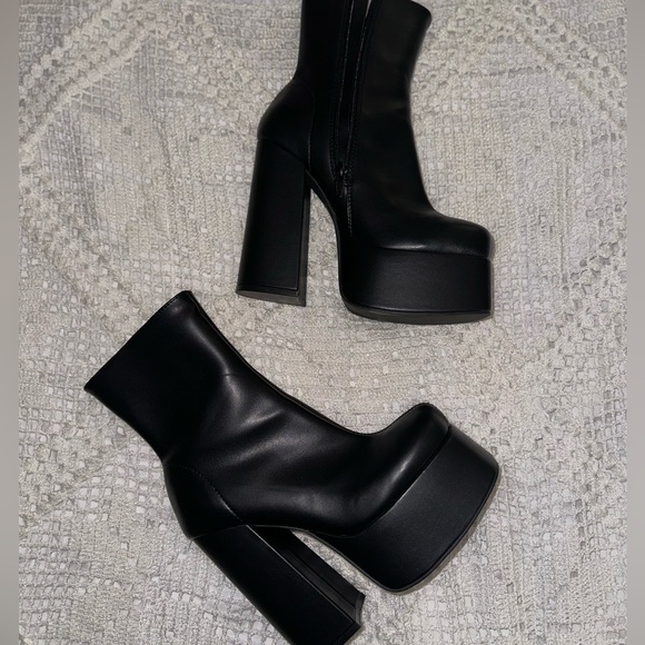 SOLD NWOT Princess Polly Garvie Platform Boots - Picture 5 of 5